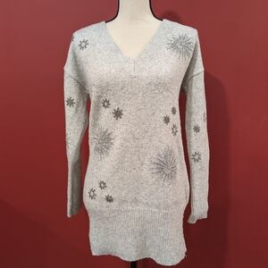 🌹White House Black Market🌹Light Gray V-Neck Sweater with Starburst Design